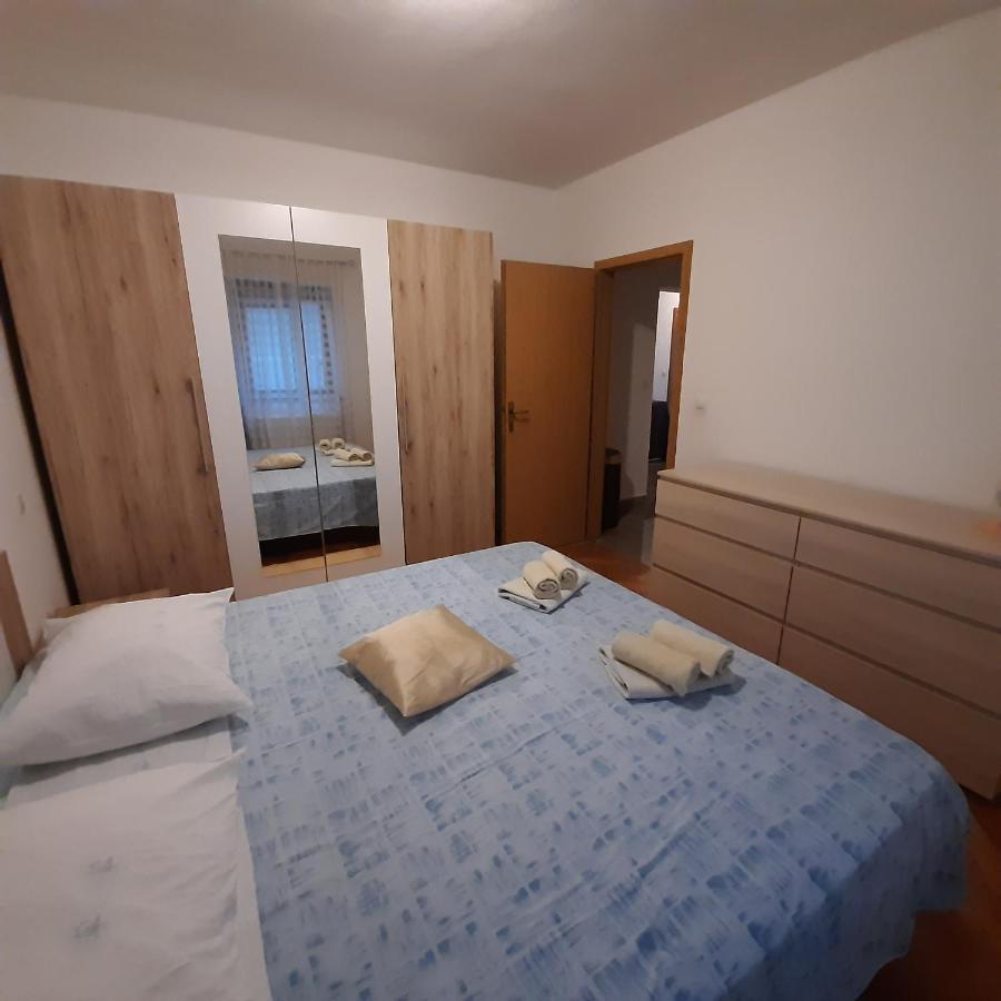 Apartman Nora Omis Exterior photo